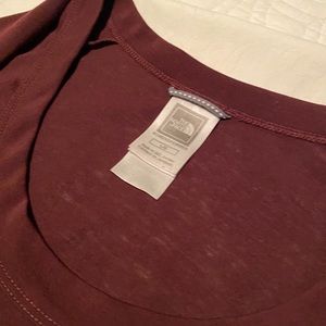 NORTH FACE LADIES PULL OVER t- shirt